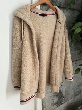GET READY FOR fall!!!!!  NWOT TOMMY HILL FINGER SHEARLING JACKET L